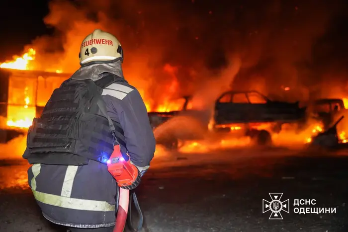 Rosja zaatakowała Odesę: jedna osoba zginęła, zniszczono samochody (zdjęcie)