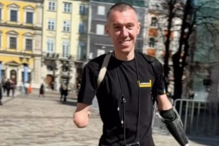 Воїн, що втратив кінцівки на війні