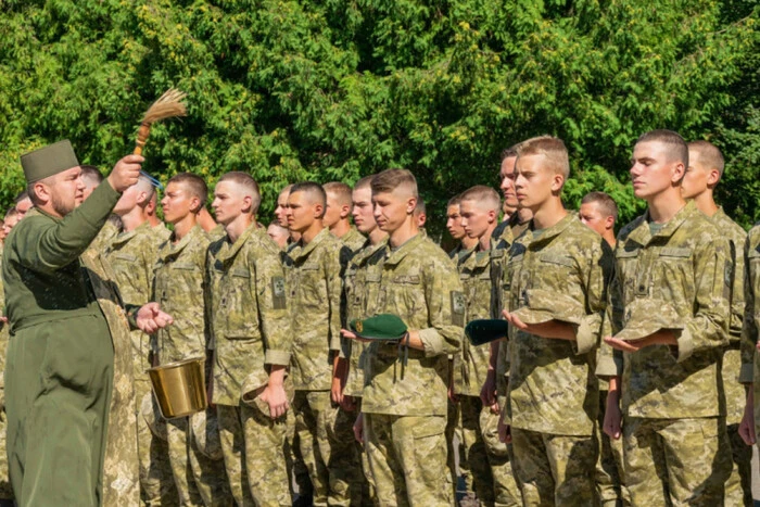People have signed the 'Contract 18-24'. Ministry of Defense.