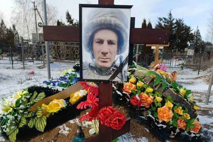 Підлітки сплюндрували могили захисників
