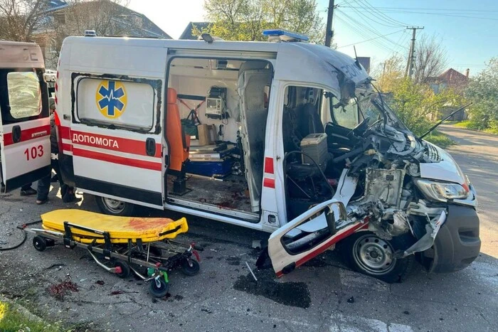 Атака російського дрона на швидку