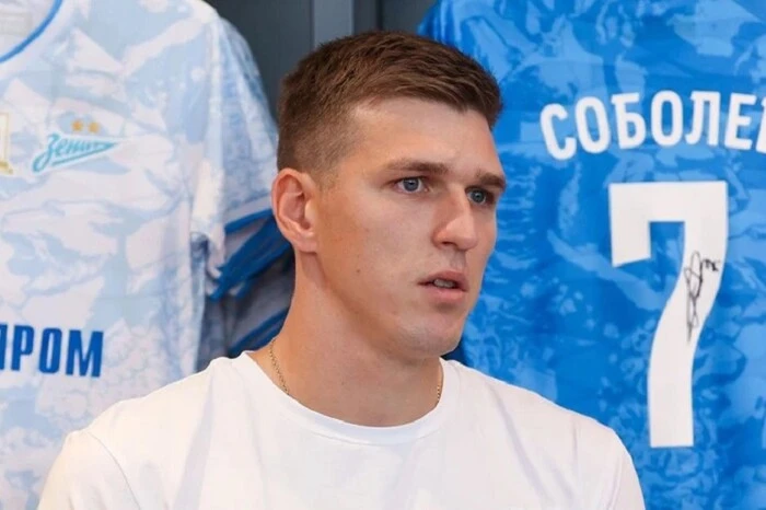 Unterstützte den Krieg. Fußballspieler der russischen Nationalmannschaft Sobolev in der Basis des