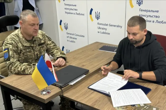 Pierwsi ochotnicy z Ukraińskiego Legionu podpisali umowy z ukraińskimi siłami zbrojnymi