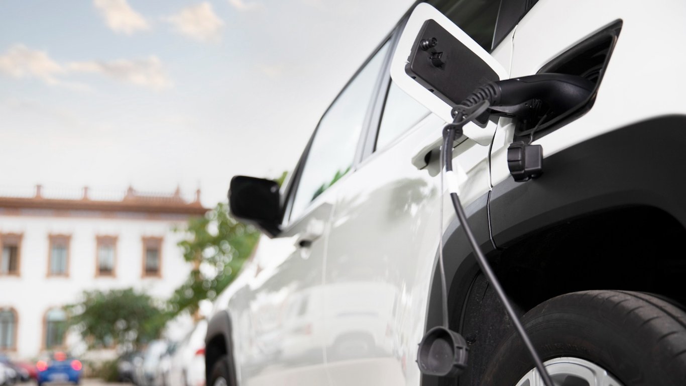 Jak elektryczne samochody niszczą wielkie firmy naftowe
