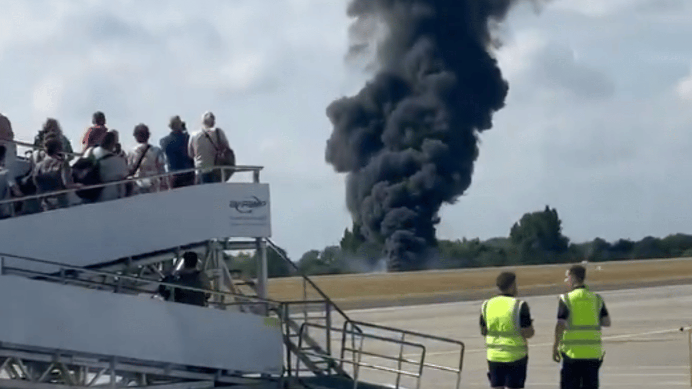 Flugzeugunfall nahe London - Video des Flugzeugabsturzes
