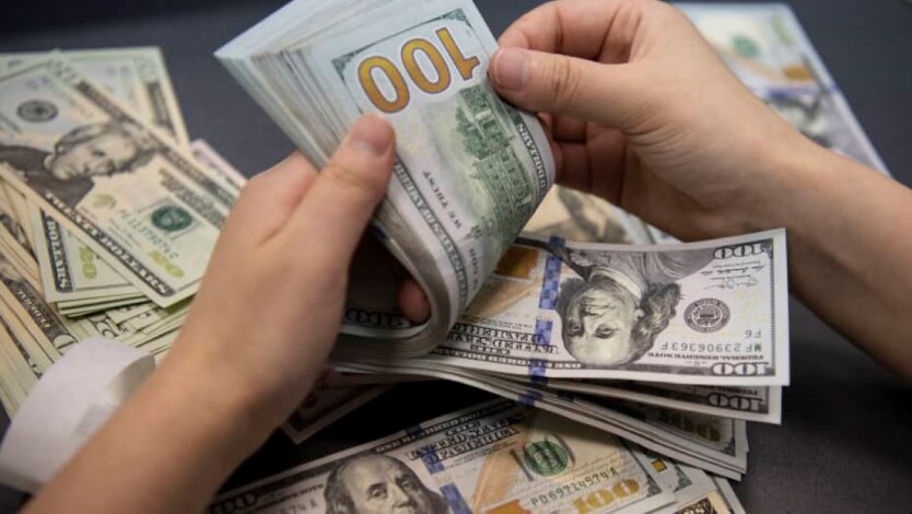 Berührungen aller beim Austausch von 100 Dollar: Ukrainer wurden über mögliche Probleme gewarnt