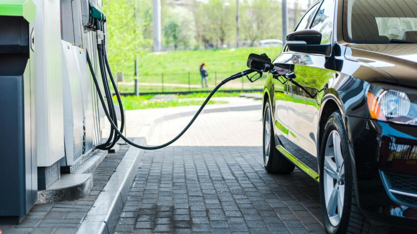 Tricks an der Tankstelle: Fahrern wurde erklärt, warum man nicht auf einen bestimmten Betrag tanken sollte