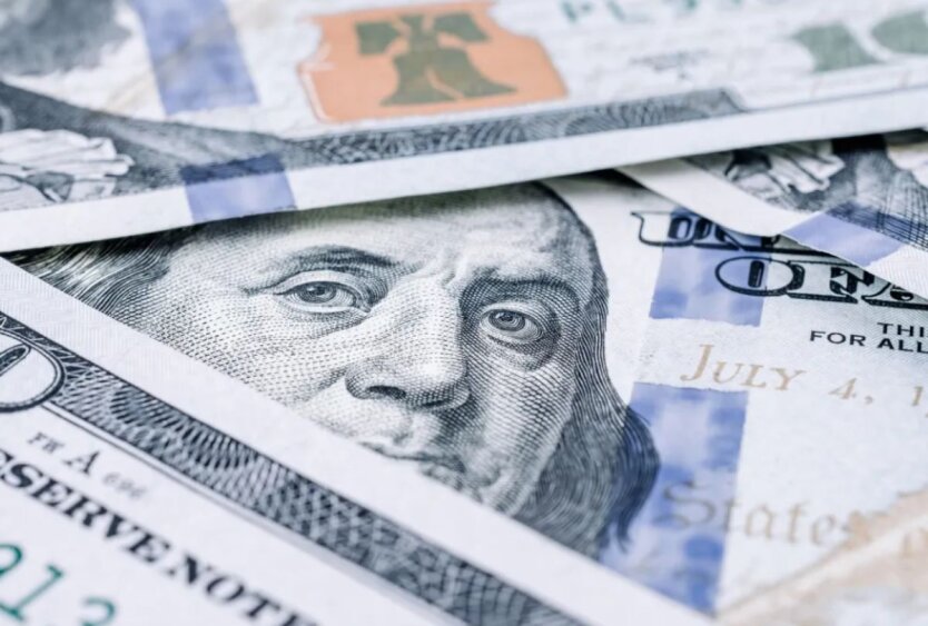 Зачепить усіх при спробі обміну 100 доларів: українців попередили про можливі неприємності